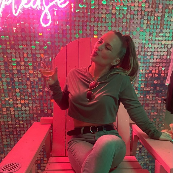 Meet your Posher, Ashley. - Picture 2 of 7